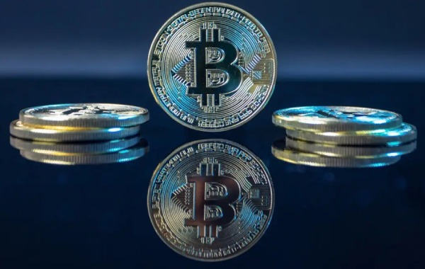 如何选择最佳货币App下载：殴e、Bitget、糖果等十大平台排名及虚拟币倒闭原因解析