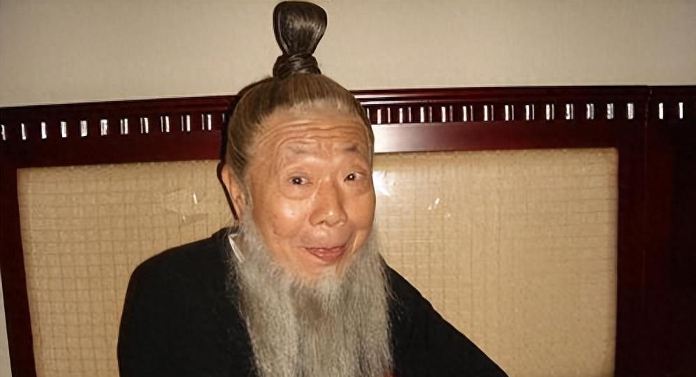 洪金宝与家人的温暖故事_洪金宝一家资料_洪金宝的家庭背景