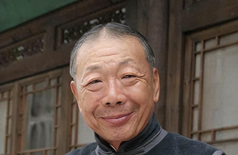 洪金宝的家庭背景_洪金宝一家资料_洪金宝与家人的温暖故事