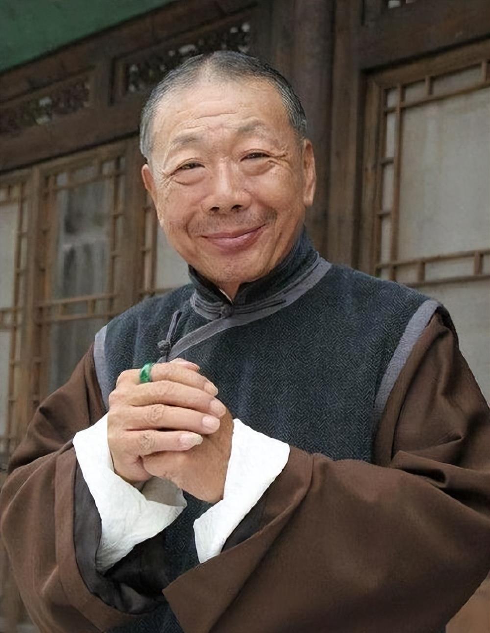 洪金宝一家资料_洪金宝与家人的温暖故事_洪金宝的家庭背景