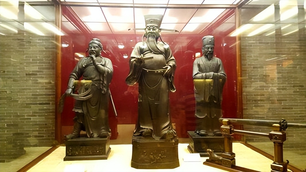 包拯记载形象历史中的人物_包拯在历史记载中的形象_包拯描述
