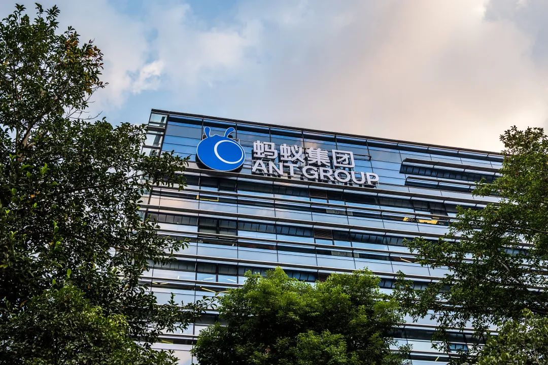 蚂蚁集团整改完成迎来新任CEO，马云罕见现身发表3分钟演讲展望未来20年